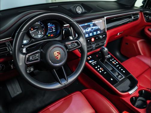 2025 Porsche Macan Base