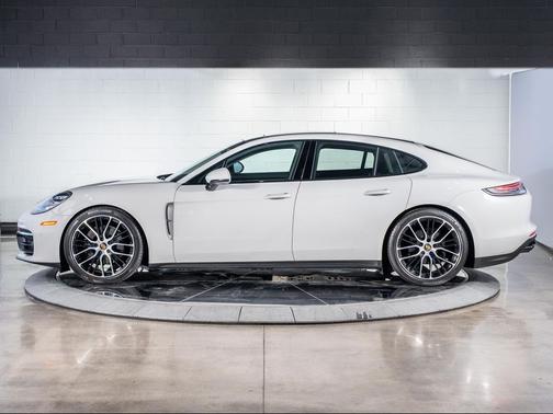 2023 Porsche Panamera Platinum Edition