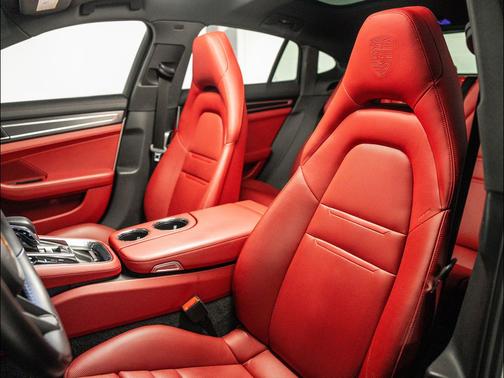 2023 Porsche Panamera Platinum Edition