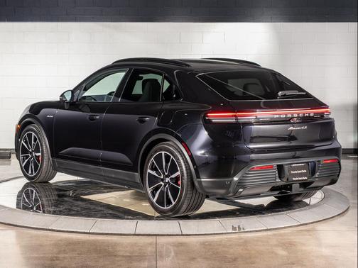 2025 Porsche Macan 4S