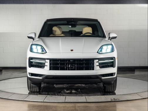 CARRERA WHITE METALLIC 2026 Porsche Cayenne S