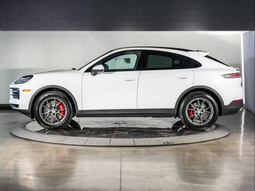 CARRERA WHITE METALLIC 2026 Porsche Cayenne S