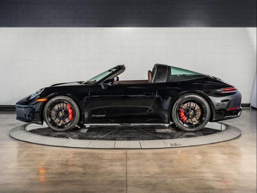 BLACK 2026 Porsche 911 Targa 4 GTS
