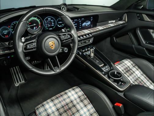 Aventurine Green 2025 Porsche 911 Turbo