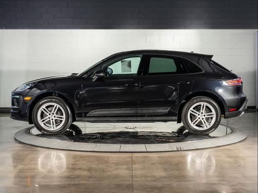 2025 Porsche Macan Base