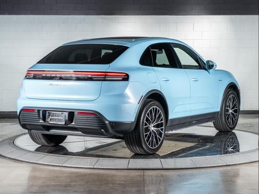 2025 Porsche Macan 4S