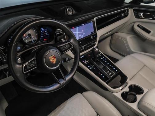 2023 Porsche Macan Base