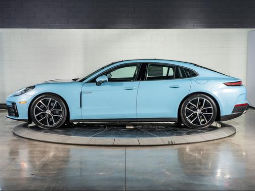 2026 Porsche Panamera 4 E-Hybrid
