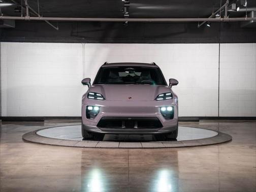 2025 Porsche Macan Base