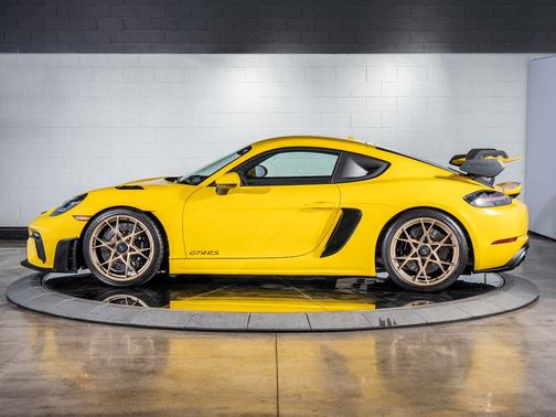 2025 Porsche 718 Cayman GT4 RS