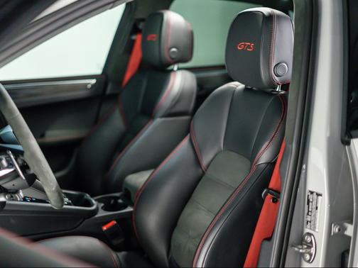 Chalk 2026 Porsche Macan Macan GTS