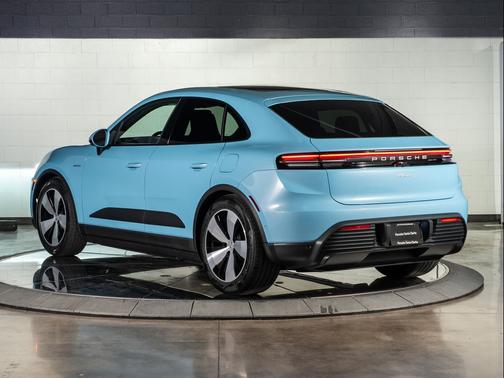 2026 Porsche Macan Base