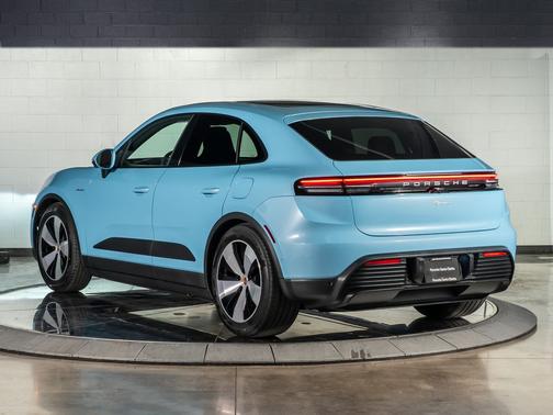 2026 Porsche Macan Base