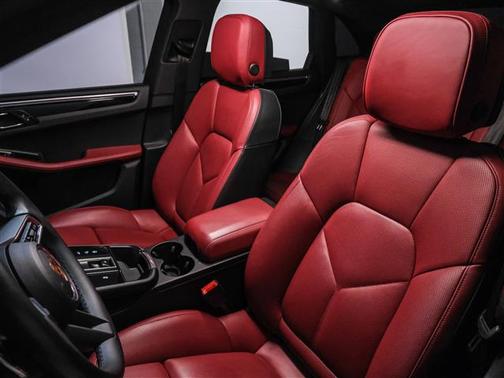 2023 Porsche Macan Base