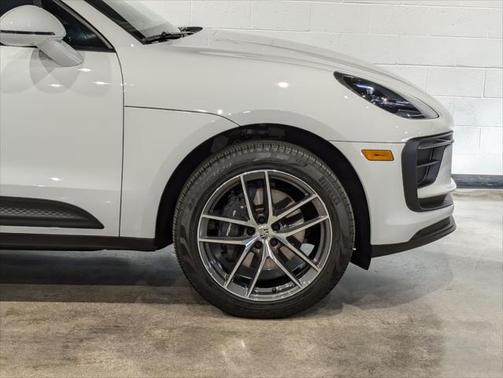 2023 Porsche Macan Base