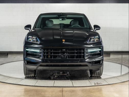 BLACK 2026 Porsche Cayenne Cayenne