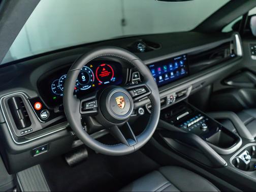 BLACK 2026 Porsche Cayenne Cayenne