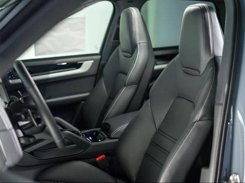 ACRTIC GREY 2026 Porsche Cayenne Cayenne
