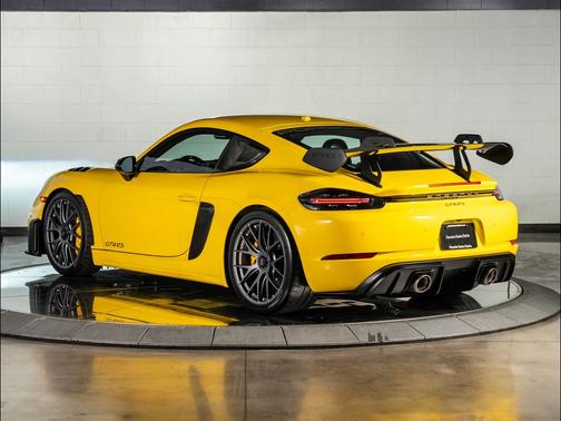 2025 Porsche 718 Cayman GT4 RS