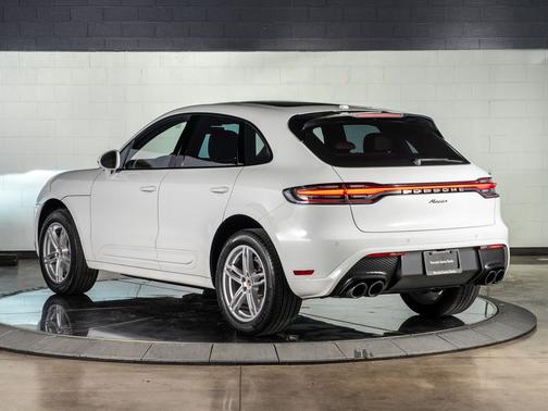 2025 Porsche Macan Base