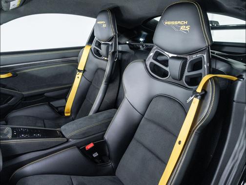 2025 Porsche 718 Cayman GT4 RS