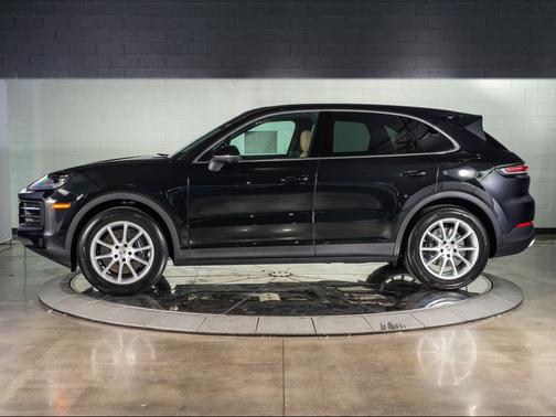 Chromite Black Metallic 2026 Porsche Cayenne Cayenne