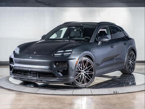 2025 Porsche Macan Turbo