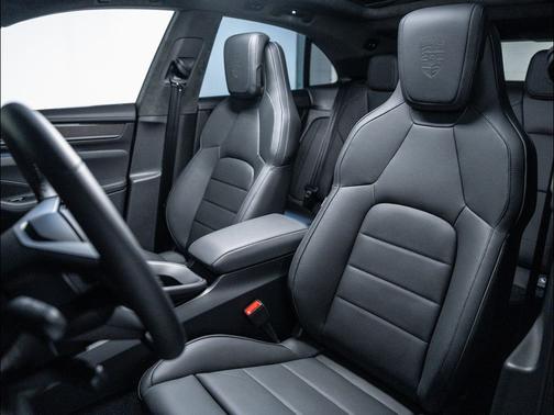2025 Porsche Macan Turbo