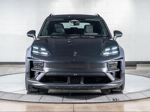 2025 Porsche Macan Turbo