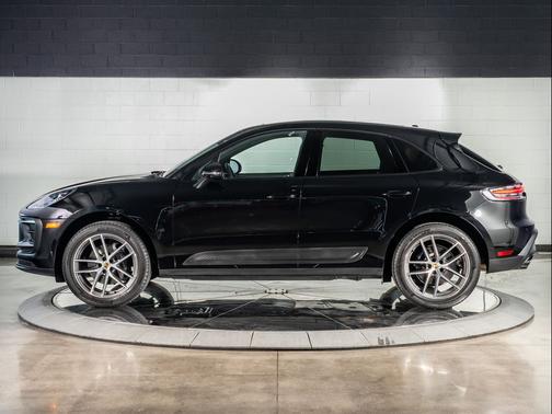 2022 Porsche Macan Base