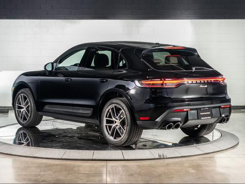2022 Porsche Macan Base