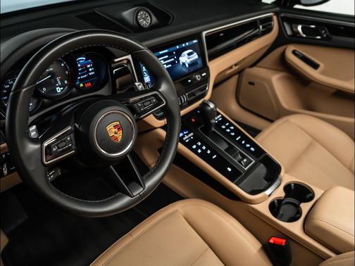 2022 Porsche Macan Base
