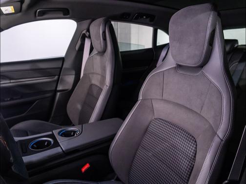 2025 Porsche Taycan 4 Cross Turismo