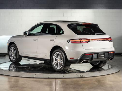 2025 Porsche Macan Base