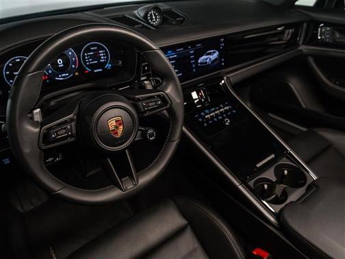 2025 Porsche Panamera 4