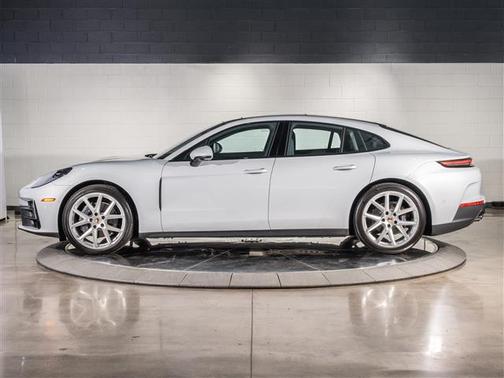 2025 Porsche Panamera 4