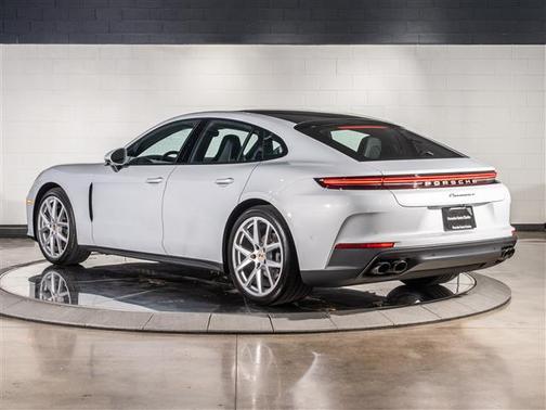 2025 Porsche Panamera 4