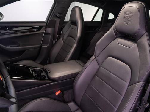 2025 Porsche Panamera 4