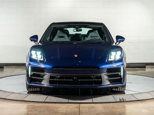 2026 Porsche Panamera Base