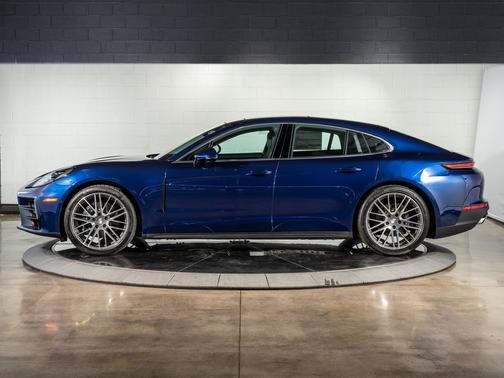 2026 Porsche Panamera Base