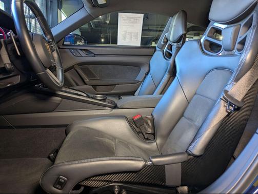 2022 Porsche 911 Carrera GTS