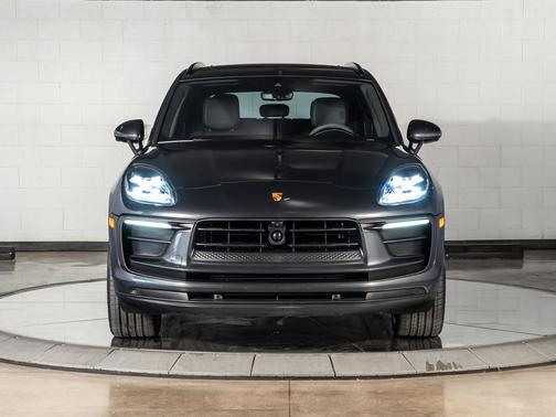 Volcano Grey Metallic 2025 Porsche Macan Macan