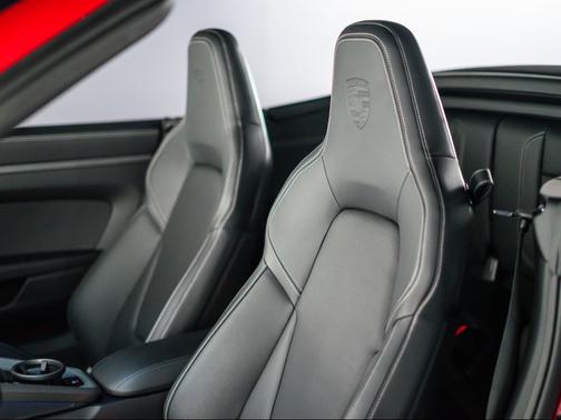 2025 Porsche 911 Carrera