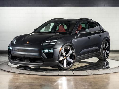 2025 Porsche Macan Base