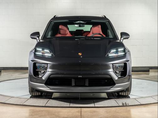 2025 Porsche Macan Base