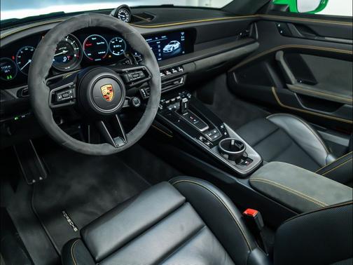 2023 Porsche 911 Carrera GTS