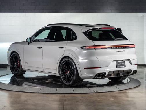 2026 Porsche Cayenne GTS