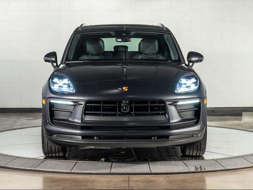 2025 Porsche Macan BASE