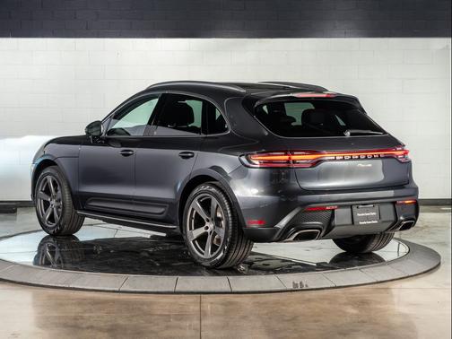 2025 Porsche Macan BASE