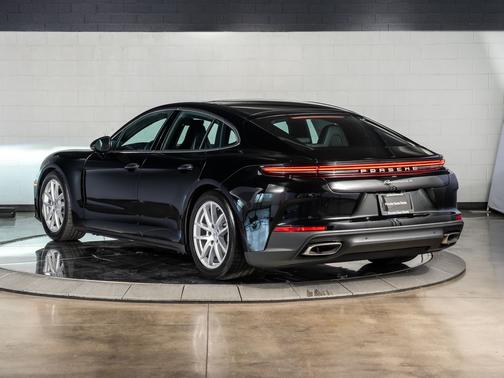 BLACK 2026 Porsche Panamera 4